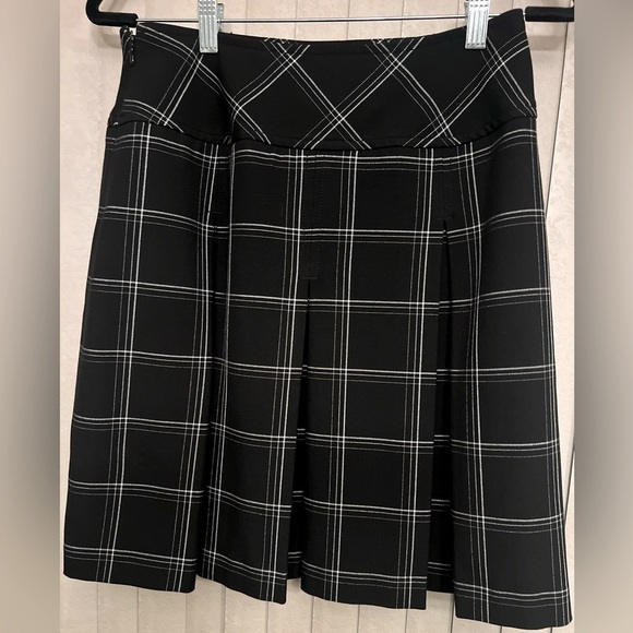 Ann Taylor Loft Stretch Black & White Plaid School Girl Pleaded Skirt Size 6 - Picture 2 of 6